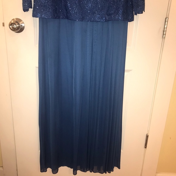 Mother of the Bride Dress - Picture 5 of 10